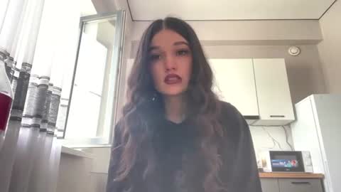 Mia online show from June 20, 5:44 am