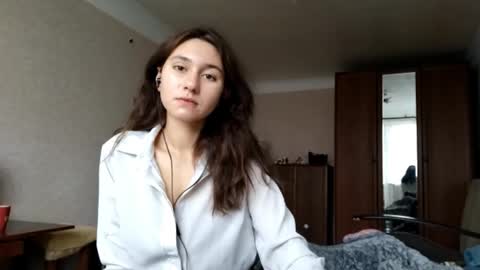 Mia online show from October 22, 7:35 am