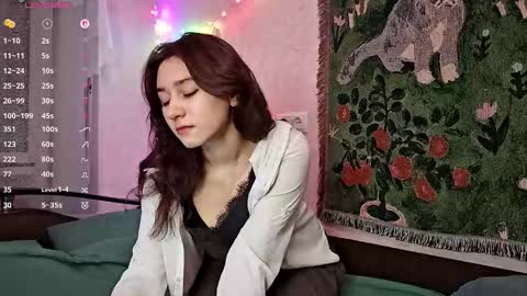 Mia online show from March 6, 5:19 pm