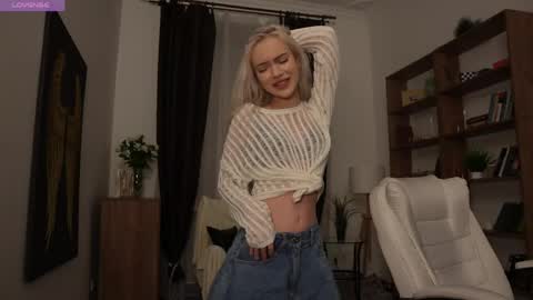 Freya online show from April 30, 7:08 pm
