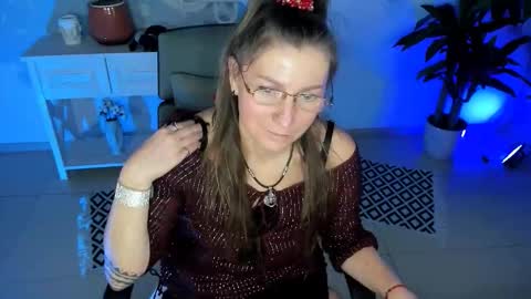 Frida Tander online show from November 30, 5:33 am