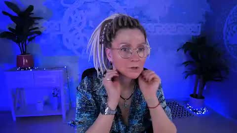 Frida Tander online show from April 29, 5:32 am