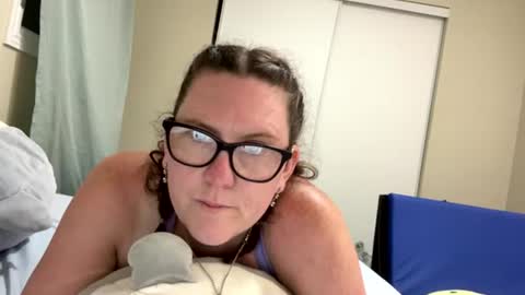 fuzzypeaches87 online show from August 2, 2:14 am