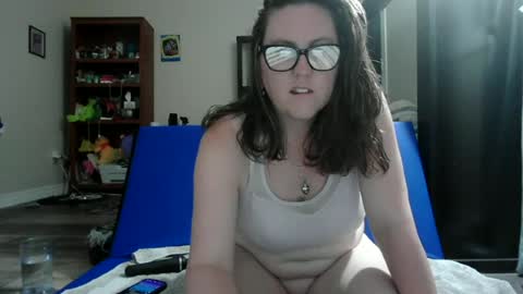 fuzzypeaches87 online show from June 23, 3:26 am