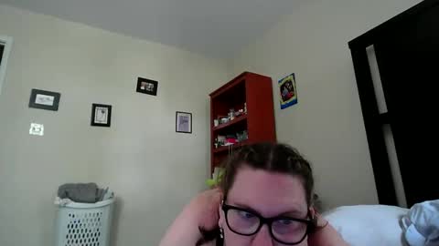 fuzzypeaches87 online show from June 5, 4:24 pm
