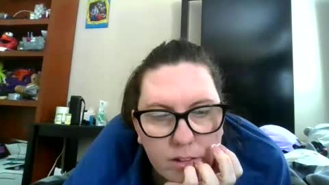 fuzzypeaches87 online show from February 3, 8:12 pm