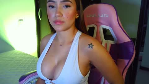 Snapshot of gabi_xi chatting on February 24, 12:46 pm Gabi online show from February 24, 12:46 pm