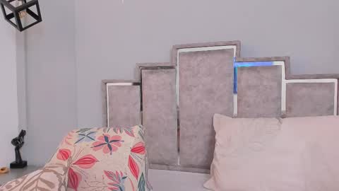 gabyyjones online show from March 6, 11:47 am