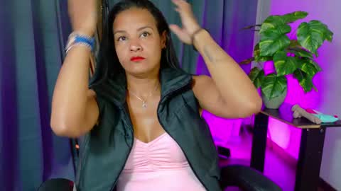 gaviluc_ online show from April 30, 12:21 pm