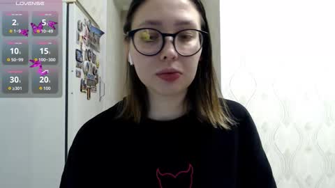 genev__ievee online show from February 4, 3:59 pm