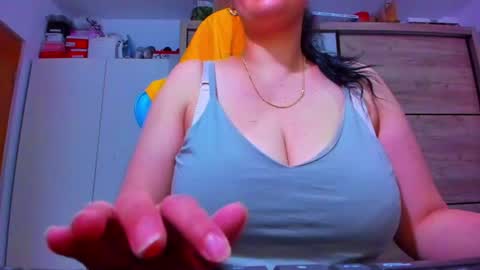 genifersweet online show from June 15, 9:09 am