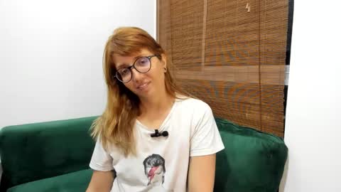 Snapshot of ghostcrimson chatting on October 31, 3:19 am andy online show from October 31, 3:19 am