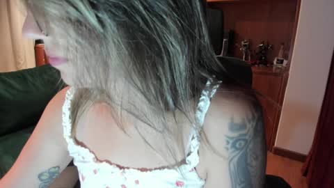 Snapshot of ghostcrimson chatting on January 3, 1:38 am andy online show from January 3, 1:38 am