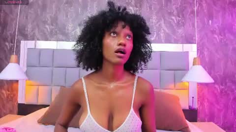 gia_bell online show from June 22, 1:08 pm