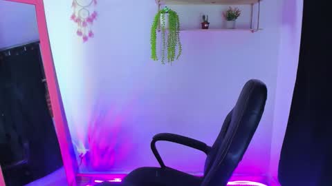 giaaaa   online show from February 25, 1:26 am