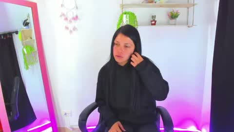 giaaaa   online show from May 5, 12:57 am