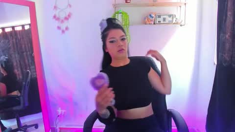 giaaaa   online show from February 5, 6:22 pm