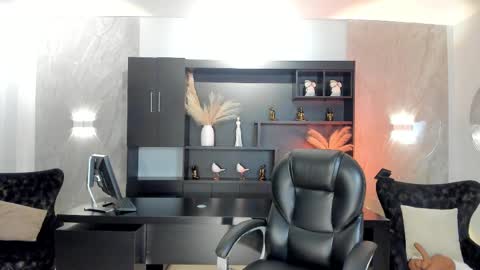 Gia Ferrera online show from November 13, 8:30 pm