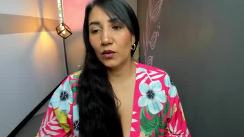 Snapshot of giafox_ chatting on March 3, 1:04 pm G I A FOX online show from March 3, 1:04 pm