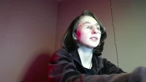 Gigi online show from February 17, 9:25 pm