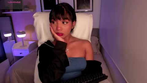 Snapshot of gigi_strawberry chatting on October 24, 5:14 am GIGI online show from October 24, 5:14 am