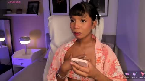 Snapshot of gigi_strawberry chatting on October 18, 5:32 am GIGI online show from October 18, 5:32 am