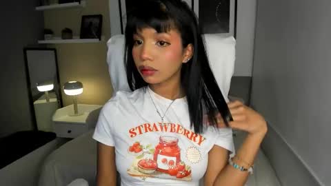 Snapshot of gigi_strawberry chatting on October 15, 4:59 am GIGI online show from October 15, 4:59 am