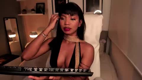 Snapshot of gigi_strawberry chatting on October 28, 5:13 am GIGI online show from October 28, 5:13 am