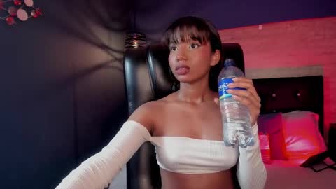 Snapshot of gigi_strawberry chatting on January 30, 5:09 am GIGI online show from January 30, 5:09 am