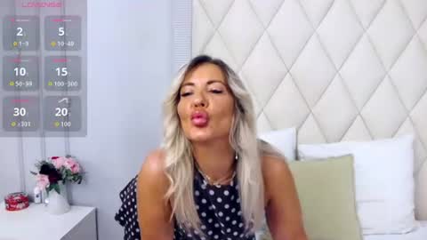 Gina online show from June 25, 7:59 pm