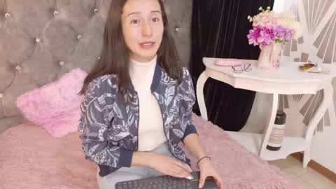 Snapshot of ginevra_esposito chatting on September 16, 12:57 pm Ginn online show from September 16, 12:57 pm