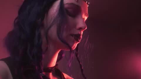        im expecting 350 thumbs up on my altar   online show from October 1, 10:15 pm