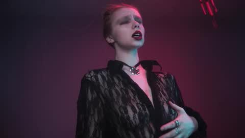        im expecting 350 thumbs up on my altar   online show from January 16, 10:17 pm