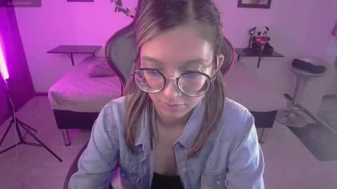 ginny11_ online show from March 18, 12:43 pm