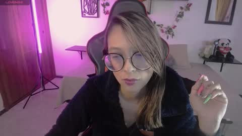 ginny11_ online show from March 17, 12:42 pm