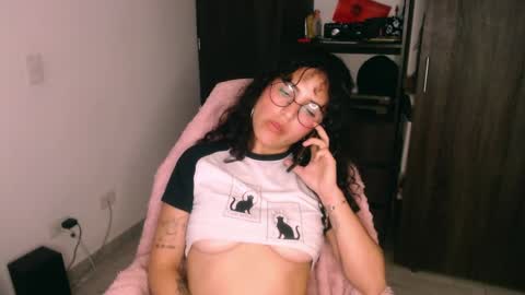 giny_bean online show from May 15, 10:45 pm