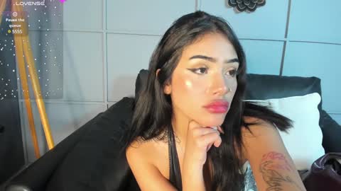 Snapshot of giovanna_oliveira chatting on February 3, 5:07 am Giovanna online show from February 3, 5:07 am
