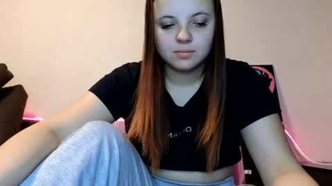 girl_shy07 online show from August 1, 10:56 pm
