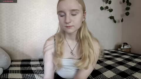 Laura online show from May 13, 9:15 am