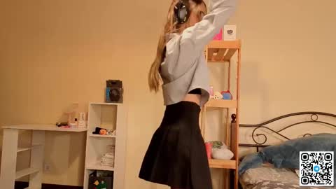 Catalina online show from December 3, 11:12 am