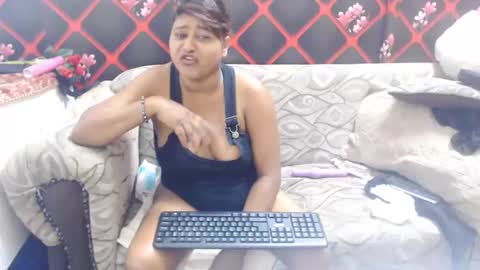 Snapshot of glitter_candy chatting on January 5, 2:27 am glitter candy online show from January 5, 2:27 am