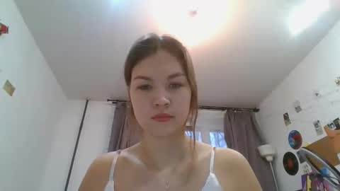 Snapshot of glitter_doll chatting on January 8, 11:43 am glitter_doll online show from January 8, 11:43 am