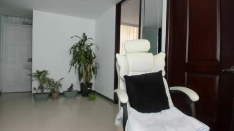 Snapshot of gloriacrespo chatting on February 15, 5:28 pm gloriacrespo online show from February 15, 5:28 pm