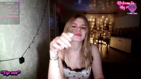 Snapshot of glossy_girl_1 chatting on December 18, 1:02 pm Roxy online show from December 18, 1:02 pm