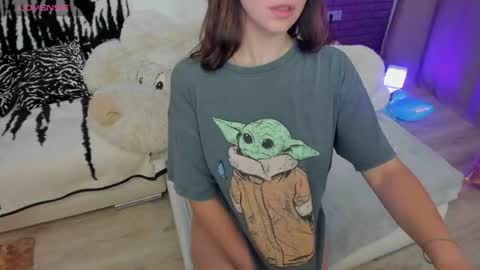 Mia online show from June 21, 1:26 pm