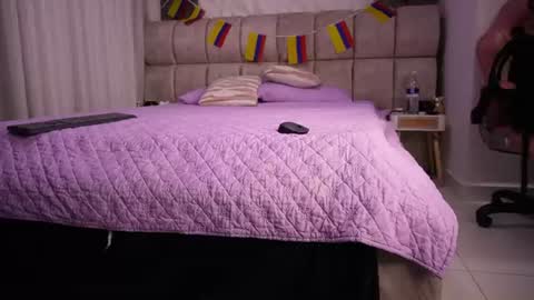 goddess_eli77 online show from July 3, 3:01 am