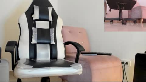 goddess_valen online show from August 7, 7:26 am