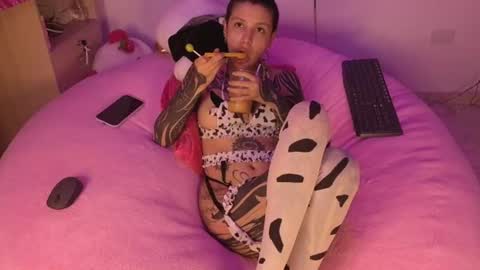 vee online show from July 22, 11:17 pm