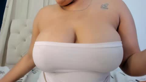 Snapshot of goddesschanell chatting on February 14, 1:23 am CHANELL online show from February 14, 1:23 am