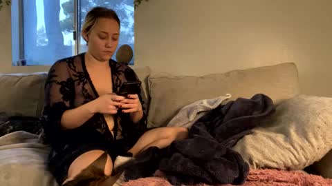 Snapshot of goddessmayvn chatting on February 8, 2:27 pm GoddessMayvn online show from February 8, 2:27 pm